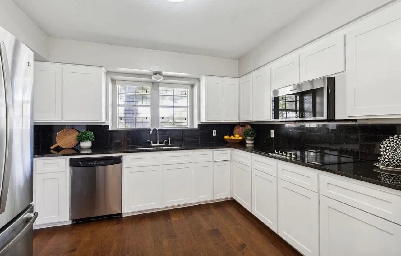 Custom Kitchen Cabinets