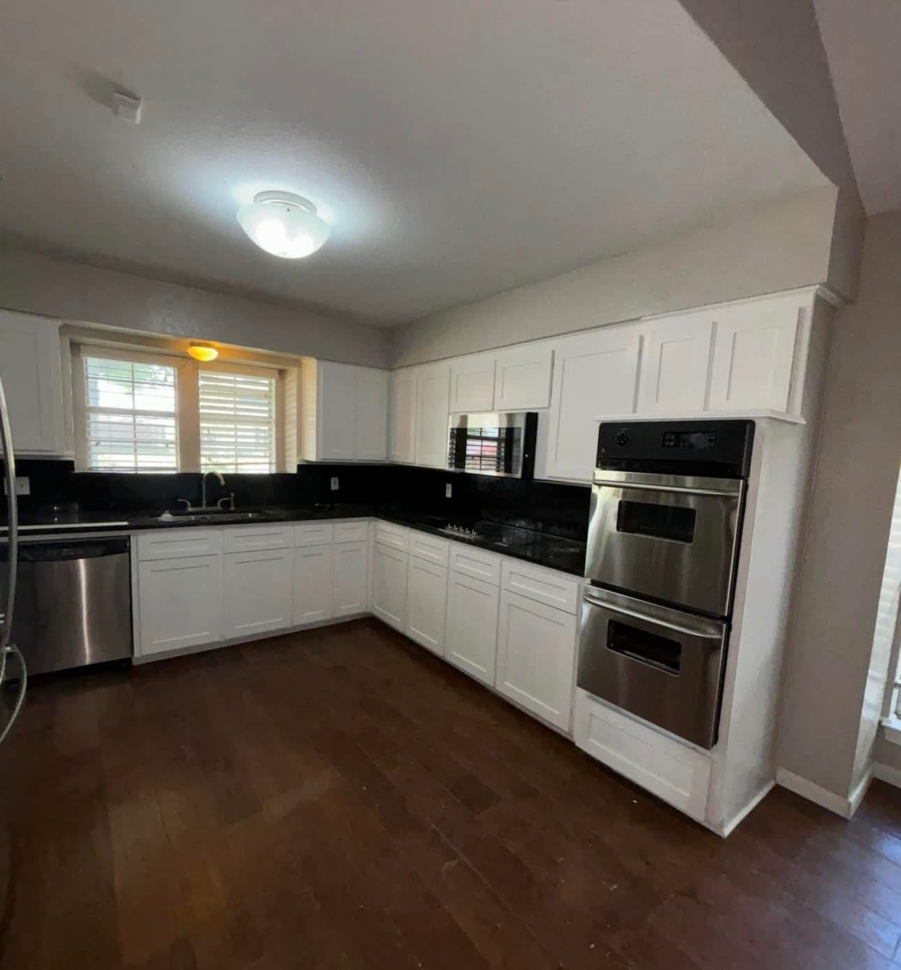 Custom Kitchen Cabinets